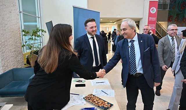 Kepez'de iş arayanlarla işverenler aynı çatı altında buluştu