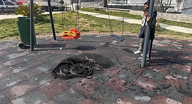 Keşan'da çocuk parkında yakılan ateş oyun gruplarına zarar verdi