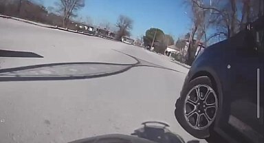 Keşan'da motosiklet hafif ticari araca çarptı: 2 kişi yaralandı