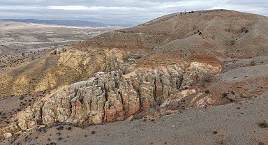 Kırıkkale'de doğanın şekillendirdiği kayalar ilgi çekiyor