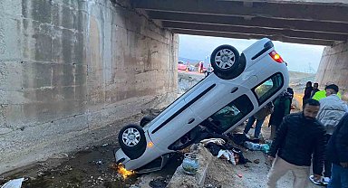 Kırıkkale'de otomobil köprü boşluğuna devrildi: 4 yaralı