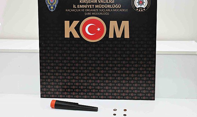 Kırşehir'de durdurulan araçtan sikke ve uyuşturucu çıktı