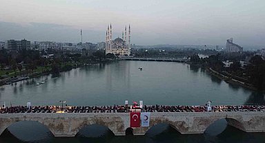 Kızılay'ın geleneksel Taşköprü iftarında binlerce kişi aynı sofrada buluştu