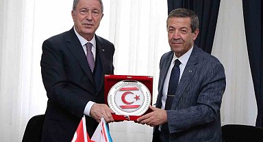 KKTC Dışişleri Bakanı Ertuğruloğlu, TBMM Milli Savunma Komisyonu Başkanı Akar ile görüştü