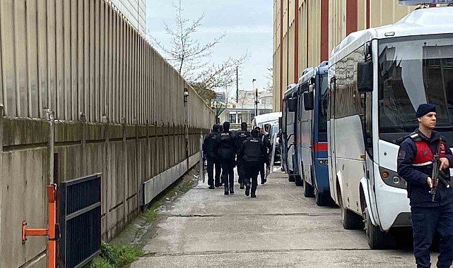 Kocaeli'de 3 kişinin öldüğü silahlı saldırıya ilişkin 9 şüpheli adliyede