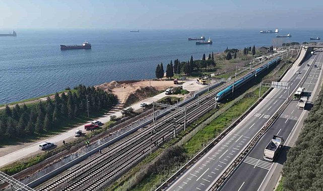 Kocaeli'de yüksek hızlı trenin çarptığı kişi hayatını yitirdi
