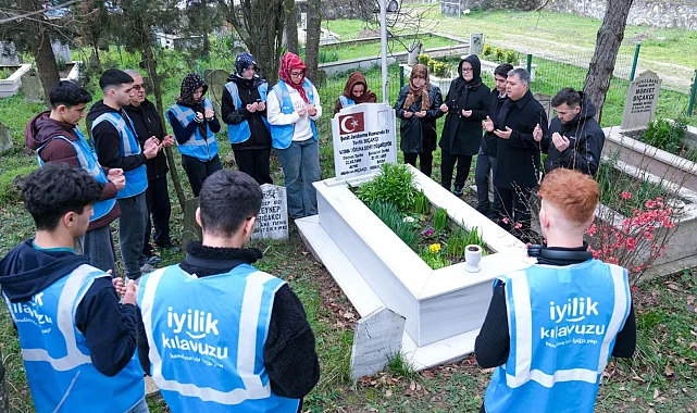 Kocaeli'de gençlerden şehitliğe saygı görevi