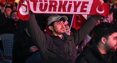 Kocaelililer, Romanya zaferini dev ekranda yaşadı