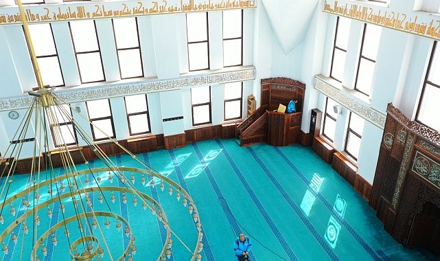 Kocasinan'da camiler Ramazan'da da gül kokuyor