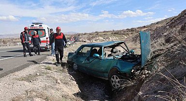 Kontrolden çıkan Fiat Tofaş otomobil karşı şeride geçti: 1 yaralı
