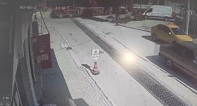 Kontrolden çıkan vincin otomobilleri sürüklediği anlar kamerada