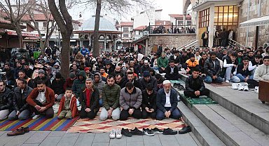 Konya'da Bayram Namazında camiler doldu