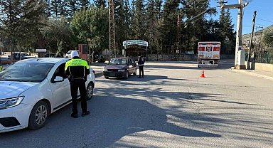 Kozan'da 10 araç ve 4 motosiklet trafikten men edildi