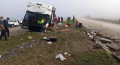 Kozan'da yolcu otobüsü devrildi: 2 ölü, 17 yaralı