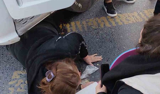 Küçükçekmece'de tırın çarptığı kadın yaralandı: Kaza anı kamerada
