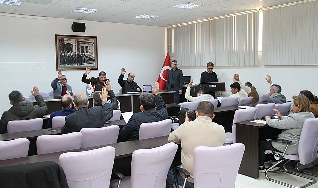 Kula Belediye Meclisi'nde gerginlik