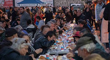 Kuşadası, Başkan Günel için tek yürek oldu