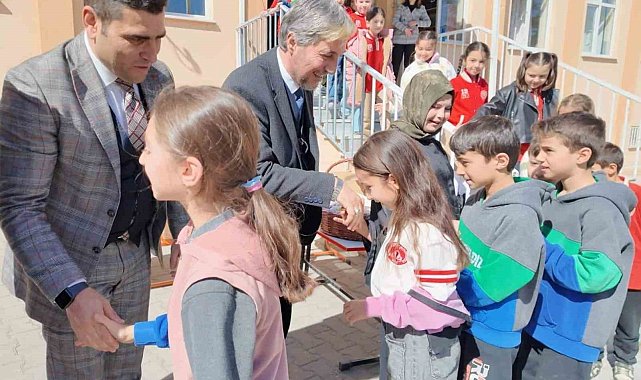 Kütahya Şehit Semih Akyıldız İlkokulu'nda bayramlaşma programı