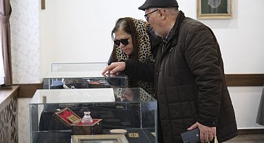 Kutsal Emanetler Bedesten'de