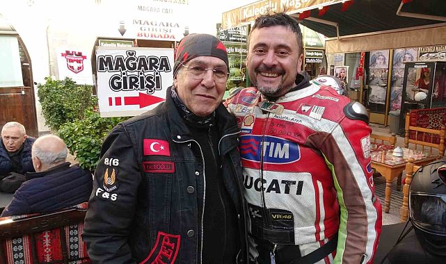 Kutsal toprak sevgisi zorluk tanımadı, motosiklet tutkunları iki teker üzerinde umre yolculuğuna çıktı