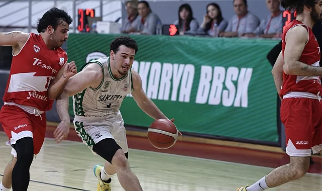 Lider Sakarya play-off'a çeyrek finalden gidiyor