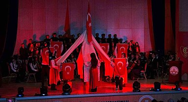 Liselilerden "Korkma, Gençliğin Ruhu Burada" gösterisi