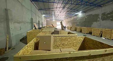 Makaronları sandık içine gizleyip montajladılar