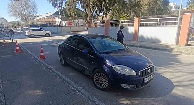 Manavgat'ta otomobille çarpışan motosikletli yaralandı