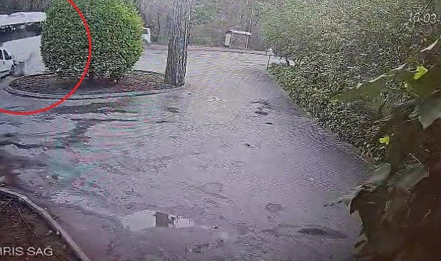 Manavgat'ta servis otobüsü ile hafif ticari araç çarpıştı