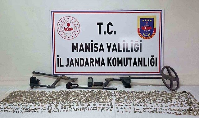 Manisa'da 2 bin 580 sikke ve 235 tarihi obje ele geçirildi