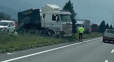 Manisa'da tır ile kamyon çarpıştı: 2 sürücü yaralandı