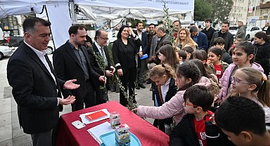 Manisa'da atık piller toplanıyor, fidanlar toprakla buluşuyor