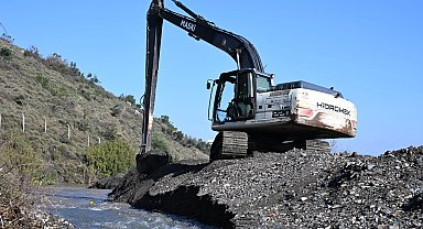 Manisa'da MASKİ Kırtık Deresi'ni temizledi