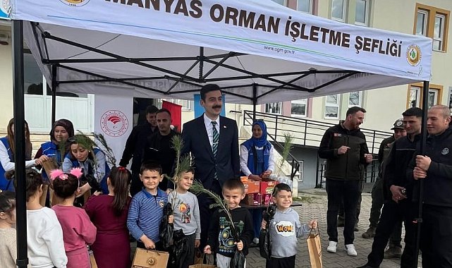 Manyas'ta Orman Haftası'nda fidanlar öğrencilere dağıtıldı