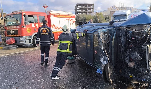 Mardin'de refüje çarpan otomobilin sürücüsü yaralandı