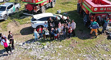 Marmaris'te öğrenciler fidanları toprakla buluşturdu