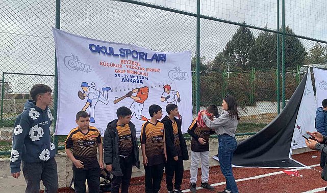 Maver Kemal Arsoy Ortaokulu beyzbol takımından büyük başarı