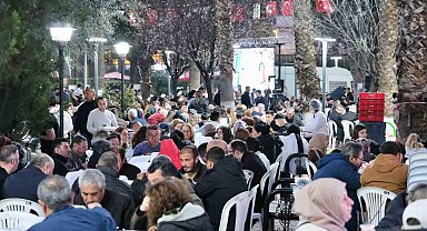 Menemen'de Kadir Gecesi'ne özel 15 bin kişilik iftar