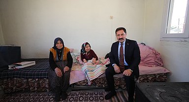 Merhametiyle Türkiye'ye örnek olan 80 yaşındaki anne ve ömrünü adadığı 61 yaşındaki engelli kızının Vali'yle sohbetleri yürekleri ısıttı