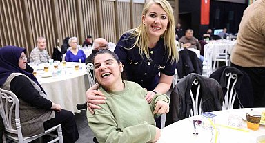 Merkezefendi'de Engelsiz Yaşam Akademisi aileleri iftarda buluştu
