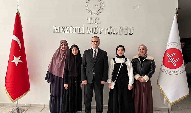 Mersin'de 6 ayda hafız olan 4 öğrenci altınla ödüllendirildi