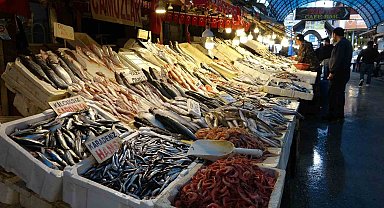 Mersin'de Ramazan'da balık fiyatları düştü, satışlar arttı
