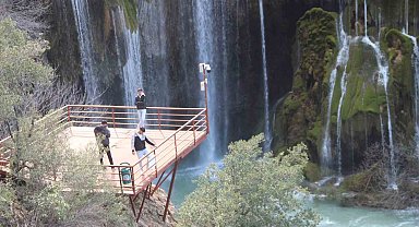 Mersin'in saklı cenneti Yerköprü Şelalesi ziyaretçileri hayran bırakıyor