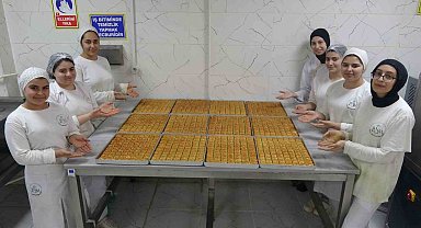 Meslek liseli kızların Ramazan'da baklava mesaisi