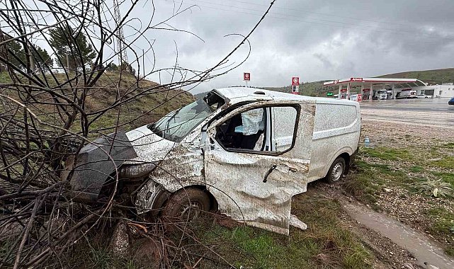 Midibüs şarampole girdi: 1 yaralı