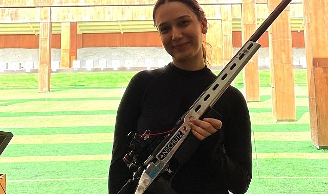 Milli sporcu kendi rekorunu kırarak zirveye çıktı