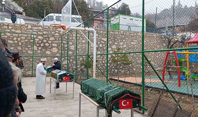 Minibüsün uçuruma yuvarlandığı kazada ölen 3 kişi son yolculuklarına uğurlandı