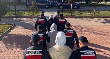 Minibüsün yan kapısının içinden bin 120 adet uyuşturucu hap çıktı