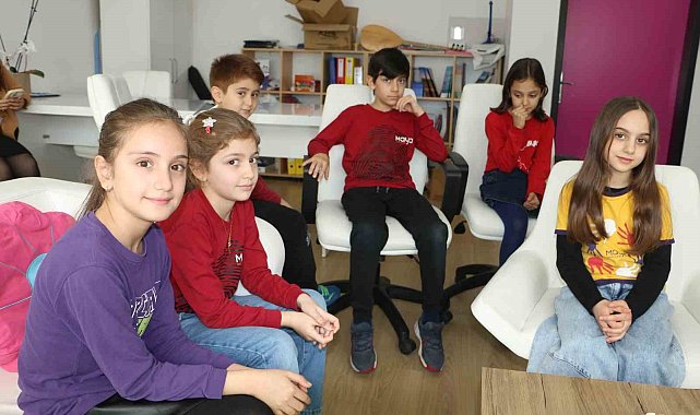 Minik öğrencilerin 'demokrasi' heyecanı