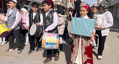 Minikler söyledikleri ilahilerle Yerköy'ü mest etti